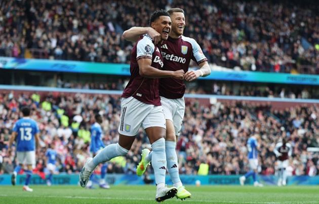 Watkins lập cú đúp