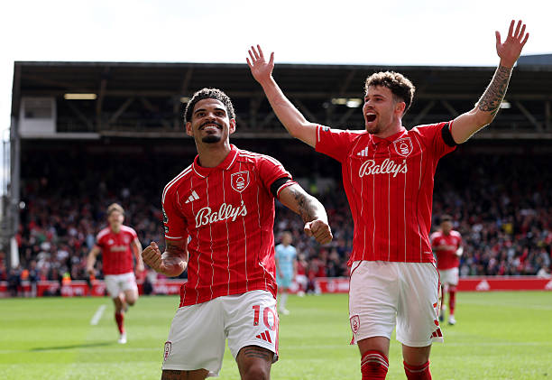 Nottingham ngược dòng ấn tượng trên sân nhà.