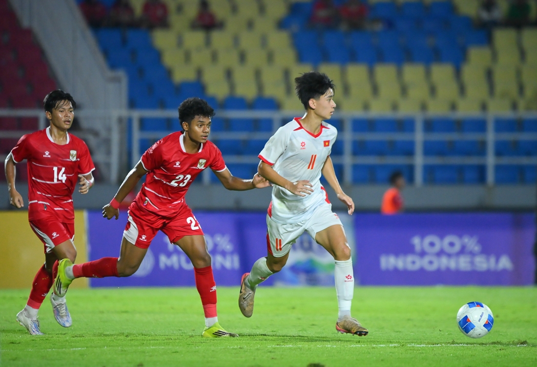 U17 Việt Nam bất lực trong việc ghi bàn vào lưới U17 Indonesia. Ảnh: VFF.
