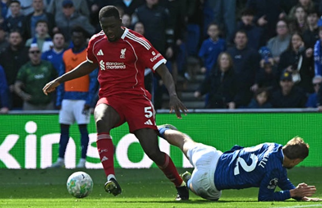 Ibrahima Konate (7.4): Chơi ổn định trong phần lớn thời gian nhưng lại để Beto vượt mặt khá dễ dàng trong tình huống dẫn đến bàn gỡ hòa