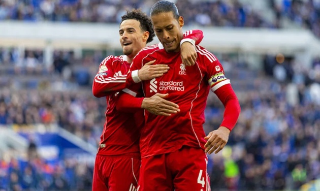 Virgil van Dijk (7.9): Thủ lĩnh đích thực của hàng phòng ngự. Anh chỉ huy tốt các đồng đội và trực tiếp ghi bàn thắng quyết định từ một pha dàn xếp phạt góc