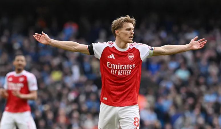 Ảnh bài viết Patrick Vieira chỉ trích sai lầm của Arteta khi dùng Odegaard