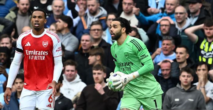 David Raya – 6 điểm: Có những khoảnh khắc lúng túng khi cầm bóng ngay từ đầu trận. Thủ thành người Tây Ban Nha dường như bị ngợp trước áp lực của trận đấu.

Cristhian Mosquera – 6.5: Đối đầu một-một với Jérémy Doku chưa bao giờ là dễ dàng, nhưng Mosquera đã không bị áp đảo và hoàn thành khá tốt nhiệm vụ dù phải nhận thẻ vàng trong hiệp một.

William Saliba – 6: Chơi áp đảo ở đầu trận, góp công vào khởi đầu hưng phấn của Arsenal, nhưng đôi khi mắc lỗi vị trí và không kiểm soát tốt vòng cấm như thường lệ.

Gabriel – 6.1: Bị khuất phục trước đôi chân ảo diệu của Rayan Cherki và cuối cùng thất bại trong cuộc chiến với Erling Haaland. Anh còn may mắn không bị đuổi khỏi sân sau tình huống húc đầu về phía đối phương.

Piero Hincapie – 6.1: Có pha cản phá xuất sắc ngăn chặn Antoine Semenyo trong hiệp một và đảm đương khá tốt nhiệm vụ phòng ngự xuyên suốt trận đấu.

Martin Zubimendi – 6.1: Vất vả theo kèm những pha dâng cao của Nico O’Reilly. Tuyến giữa Arsenal thường xuyên để Man City xuyên phá trong hiệp một.

Declan Rice – 6.2: Được giao nhiệm vụ vô hiệu hóa Rodri nhưng không thực sự thành công. Đây không phải là màn trình diễn bao quát thường thấy của "máy quét" này.

Martin Odegaard – 6.2: Đội trưởng Arsenal có lần đầu đá chính tại Ngoại hạng Anh kể từ tháng 1 và cần thời gian để bắt nhịp. Anh vẫn chưa tìm lại phong độ tốt nhất.

Noni Madueke – 6.1: Trong một trận đấu đẳng cấp cực cao, Madueke có vẻ chưa đạt tới trình độ tương xứng và bị thay ra sau hiệp một.

Kai Havertz – 6.9: Một màn trình diễn đúng phong cách Havertz mùa 2023-24. Nỗ lực pressing được đền đáp bằng bàn thắng từ sai lầm của Donnarumma. Anh là điểm nối lối chơi hiệu quả, dù sẽ còn tiếc nuối về pha bỏ lỡ cuối trận.

Eberechi Eze – 6.1: Hoạt động năng nổ nhưng đôi khi mất bóng ở những khu vực nguy hiểm. Cú sút uy lực của anh ở phút 60 suýt chút nữa đã giúp Arsenal vượt lên.