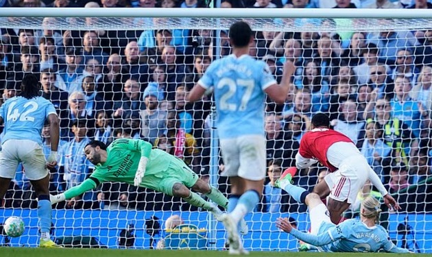 Man City thể hiện bản lĩnh đúng lúc.