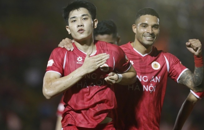 Đình Bắc tỏa sáng ở CAHN.