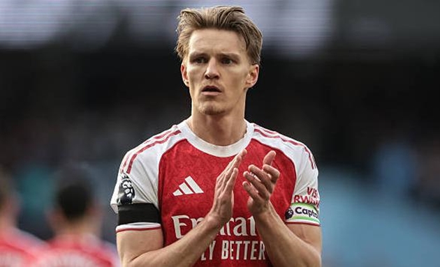 Martin Odegaard vẫn bình thản dù Arsenal thua Manchester City.