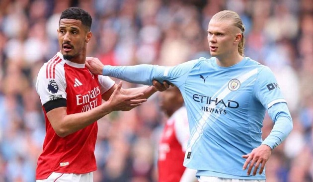 Lịch thi đấu vẫn đang ủng hộ Arsenal.