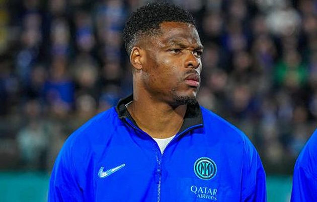 Ảnh bài viết MU quyết đấu Aston Villa vụ Denzel Dumfries