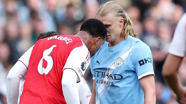 Haaland tin Gabriel xứng đáng nhận thẻ đỏ