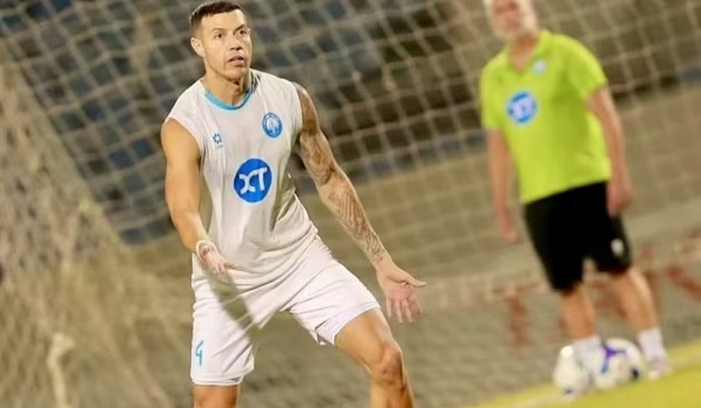 Ảnh bài viết Nghịch lý Tiến Linh ghi bàn ngang trung vệ Lucas Alves tại V-League