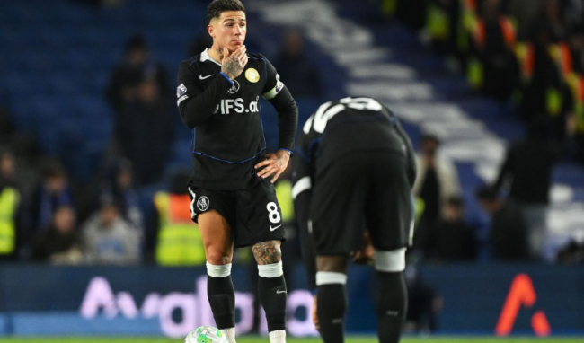 Enzo Fernandez - 6.4 điểm. Enzo trở lại đội hình xuất phát với tấm băng đội trưởng, Anh thi đấu nỗ lực và thực hiện được một vài đường chuyền xuyên tuyến mang tính nhãn quan.