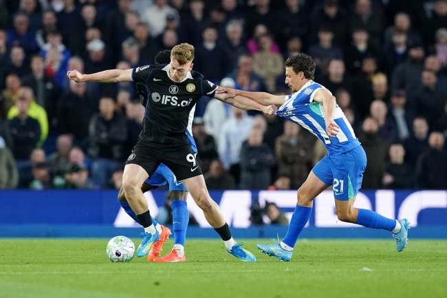 Liam Delap - 6.2 điểm. Thay thế vị trí của Joao Pedro, Delap đã rất cố gắng di chuyển và gây áp lực lên hàng thủ Brighton. Tuy nhiên, sự vụng về trong khâu xử lý bóng bước một khiến anh bỏ lỡ những cơ hội phản công tiềm năng.