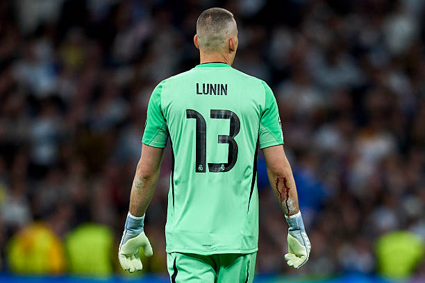 Andriy Lunin — 7.6 điểm: Một màn trình diễn chắc chắn, có tổng cộng 4 pha cứu thua quan trọng. Anh cho thấy sự chắc chắn dù nhiều lần bị hàng phòng ngự bỏ rơi.