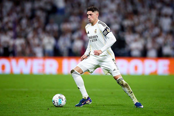 Federico Valverde — 7.4 điểm: Đáng tin cậy khi cầm bóng và phối hợp vô cùng hiệu quả với Trent bên hành lang phải.