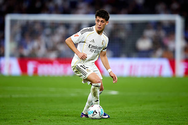 Arda Guler — 7.5 điểm: Thi đấu chủ động và thường xuyên hướng bóng lên phía trước, liên tục tìm cách kiến tạo sớm cho Mbappe và Vinicius.