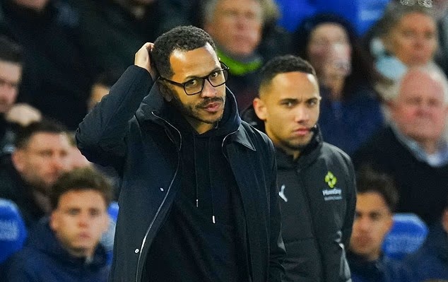 Ảnh bài viết Chelsea lộ đội hình vì thợ cắt tóc của Cucurella