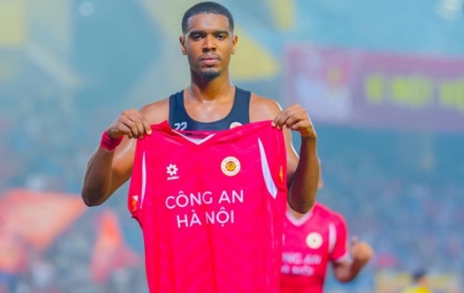 Alan Grafite tỏa sáng ở CAHN.