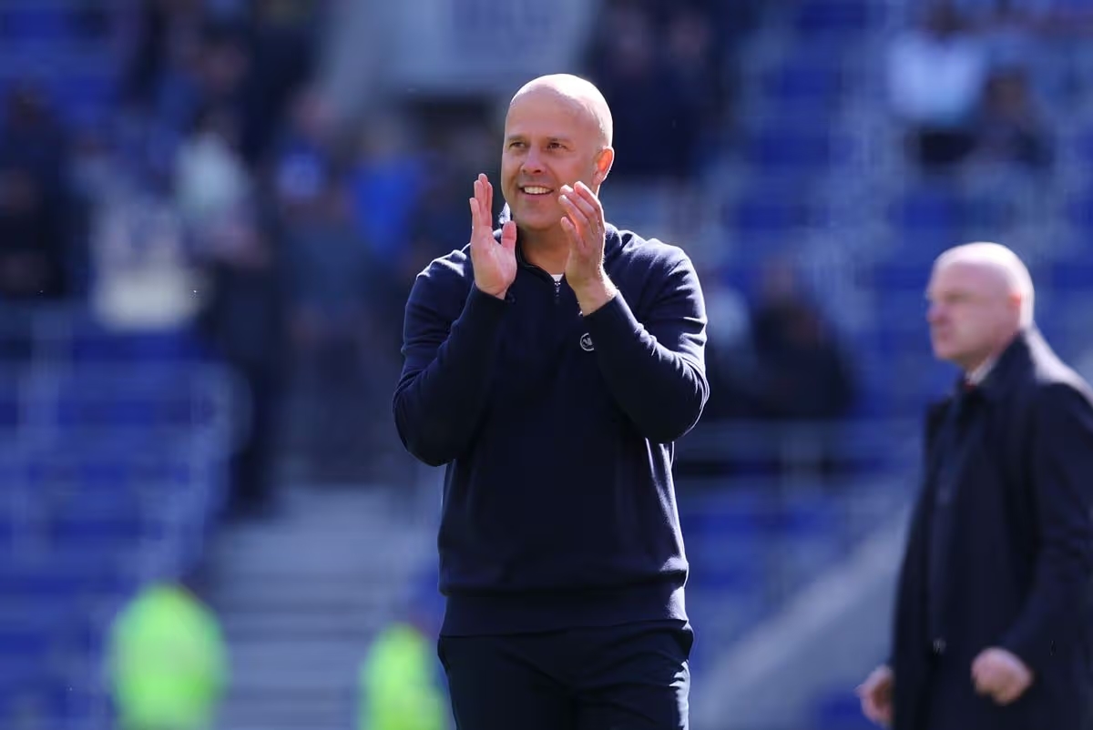 Liverpool đang tràn trề cơ hộ giành vé dự Champions League mùa tới sau thất bại của Chelsea.