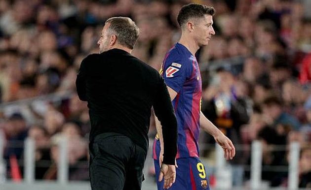 Hansi Flick đau đầu chọn vị trí tiền đạo cắm cho Barcelona.