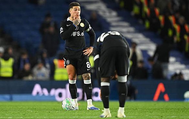 Chelsea đang rơi vào tình trạng hỗn loạn sau trận thua Brighton.
