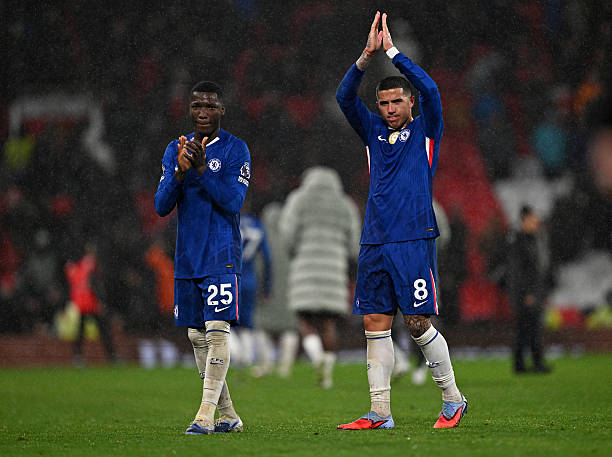 Caicedo và Enzo bị chỉ trích.