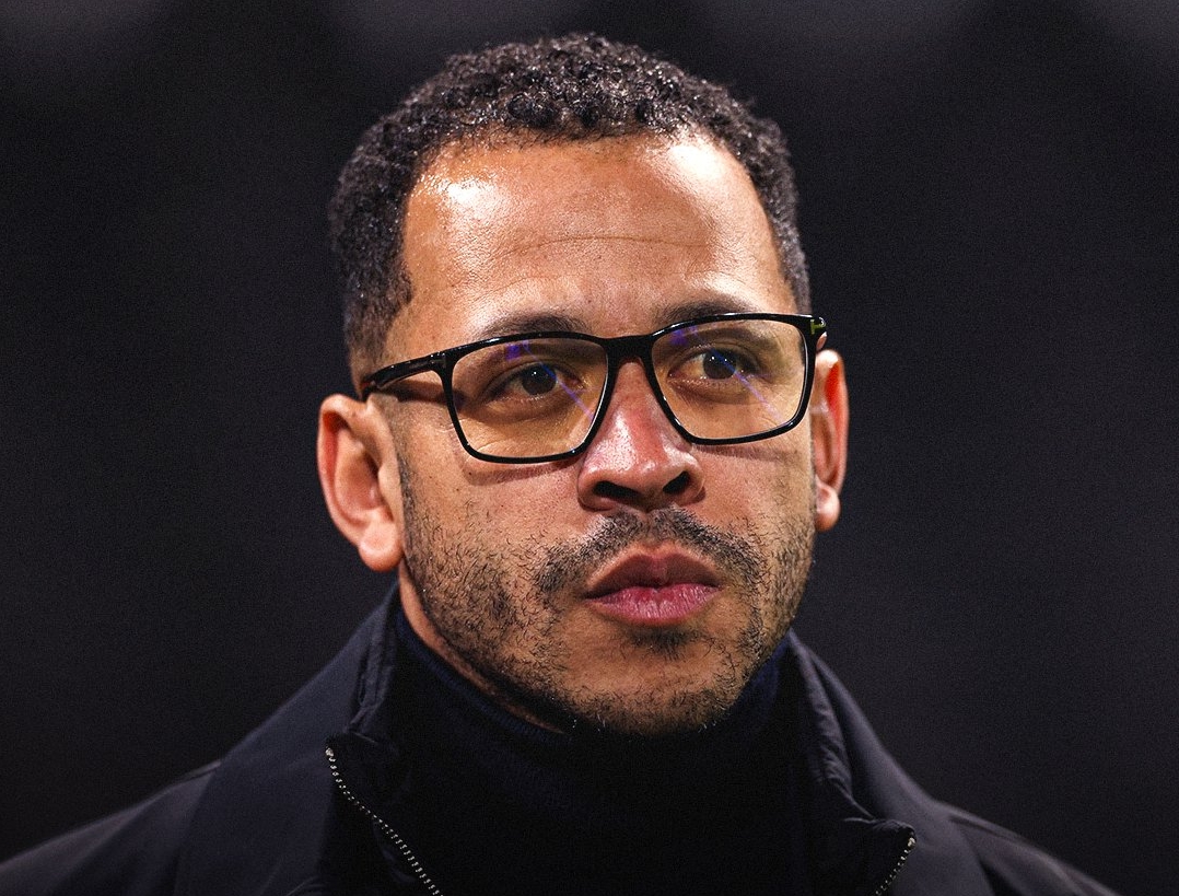 Liam Rosenior bị Chelsea sa thải sau chuỗi thành tích bết bát.