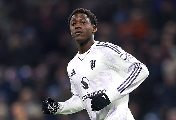 Ảnh bài viết Hàng thủ Man Utd là chìa khóa thực sự giải phóng Kobbie Mainoo