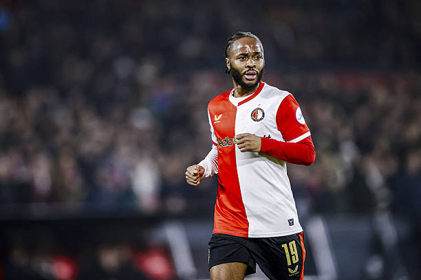 Sterling gặp khó tại Feyenoord.