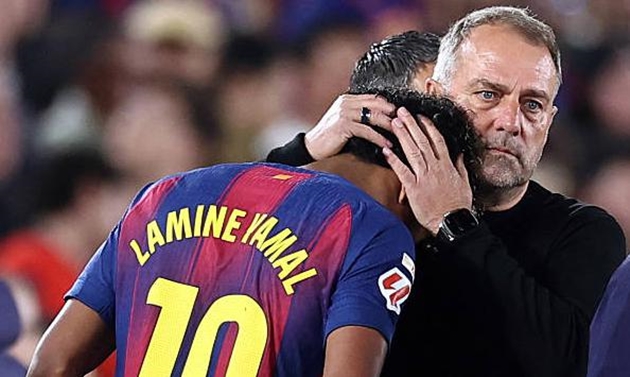 Hansi Flick xoay sở tốt dù Lamine Yamal rời sân sớm.