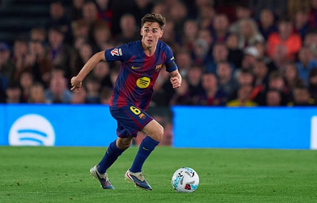 Gavi (6.9): Xuất phát ở vị trí chạy cánh trái nhưng tiền vệ này gặp nhiều khó khăn và không tạo được tầm ảnh hưởng như mong đợi. Hệ quả là anh đã bị thay ra nghỉ ngay khi hiệp một khép lại.

Ferran Torres (6.8): Có pha bắt volley tuyệt đẹp tung lưới đối phương nhưng bàn thắng bị VAR từ chối do việt vị trong gang tấc. Ngoài tình huống đó, khả năng dứt điểm của tiền đạo này nhìn chung không quá ấn tượng.