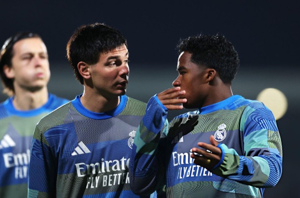 Endrick cũng từng rơi vào hoàn cảnh tương tự như Mastantuono.