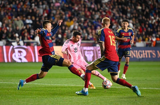 Messi lĩnh xướng hàng công mang về thắng lợi cho Miami.