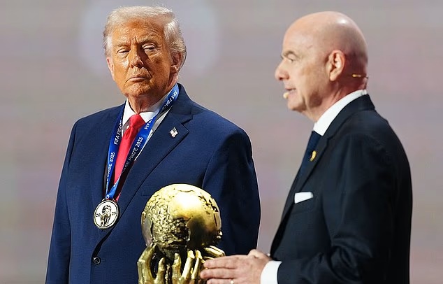 FIFA đã được gợi ý thay Iran bằng tuyển Ý.