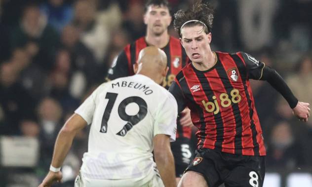 Ảnh bài viết Thay Casemiro, MU liên tục "xem giò" Alex Scott