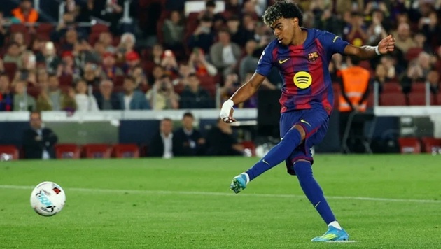 Flick đau đầu tìm người thay Yamal