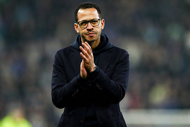 Những sai lầm của Liam Rosenior khiến ông phải rời Chelsea.