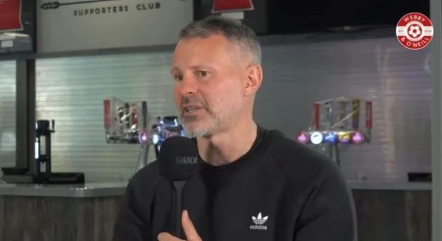 Ảnh bài viết Giggs khen Adam Wharton trông giống một cầu thủ MU