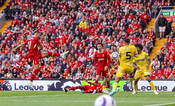 Liverpool muốn nối dài mạch trận thăng hoa để củng cố vững chắc 1 vị trí dự Champions League.