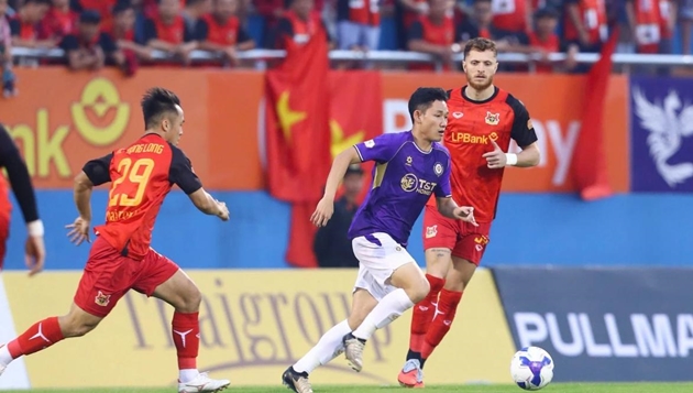 Hà Nội FC đánh bại Ninh Bình ngay trên sân khách.