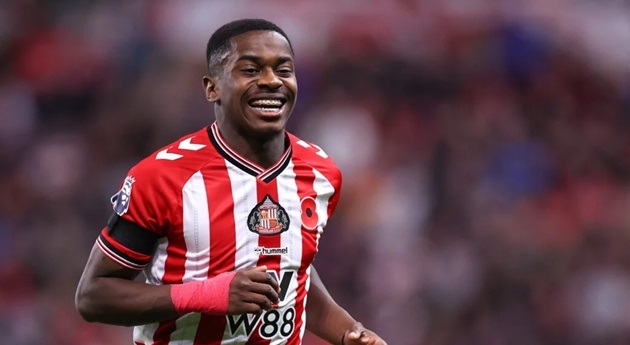Ảnh bài viết Sunderland hét giá 45 triệu bảng vụ Noah Sadiki với MU