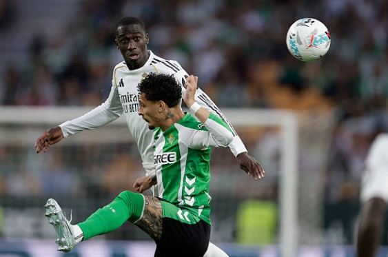 Ferland Mendy – 6.8: Mendy thi đấu khá tròn vai ở hành lang cánh trái, vô hiệu hóa tốt các đợt tấn công của đối thủ trong hiệp một. Dù vậy, sự thiếu tập trung ở những phút cuối trận đã khiến anh không thể can thiệp kịp thời vào tình huống dàn xếp ghi bàn của đội khách.