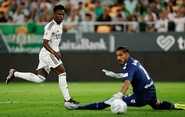 Bỏ qua bên nhiều lùm xùm, Vinicius vẫn là ngôi sao mà Real cần.