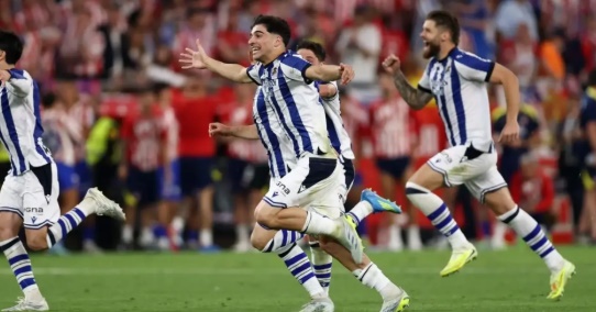 Ảnh bài viết Barcelona và Real Madrid tranh giành trung vệ Jon Martin của Real Sociedad