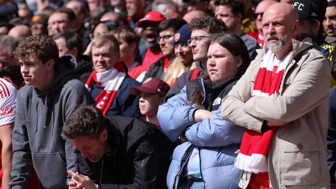 Ảnh bài viết Khi người hâm mộ trở thành "con dao hai lưỡi" với Arsenal