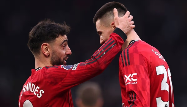 Ảnh bài viết Benjamin Sesko khẳng định Bruno Fernandes là cầu thủ hay nhất năm