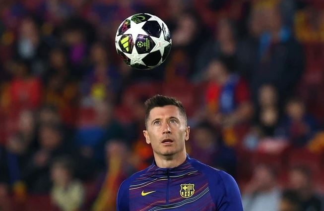 Robert Lewandowski bất ngờ được MU quan tâm.