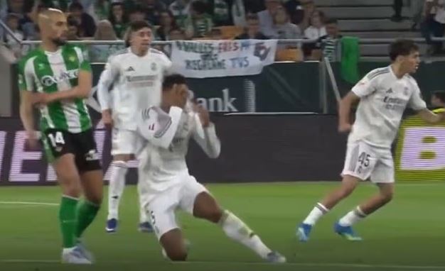 Pha ăn vạ của Bellingham.