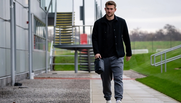 Ảnh bài viết MU không thể đặt cược tương lai vào De Ligt và Martinez