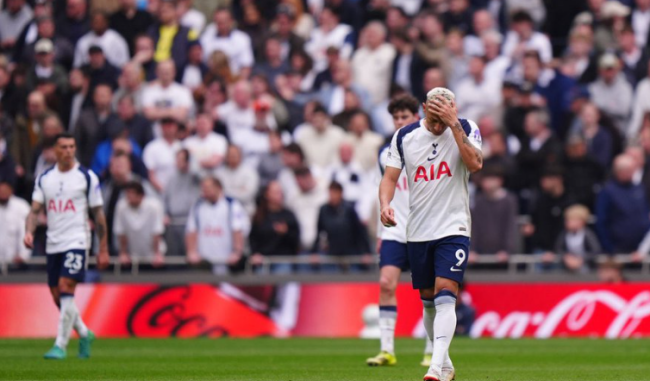 Ảnh bài viết Tottenham và West Ham tranh suất trụ hạng tại Ngoại hạng Anh