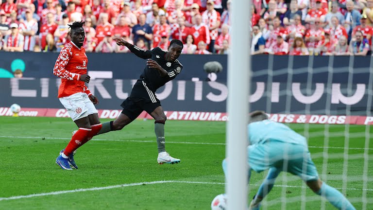 Ảnh bài viết Ngược dòng điên rồ, Bayern thắng nghẹt thở Mainz 4-3